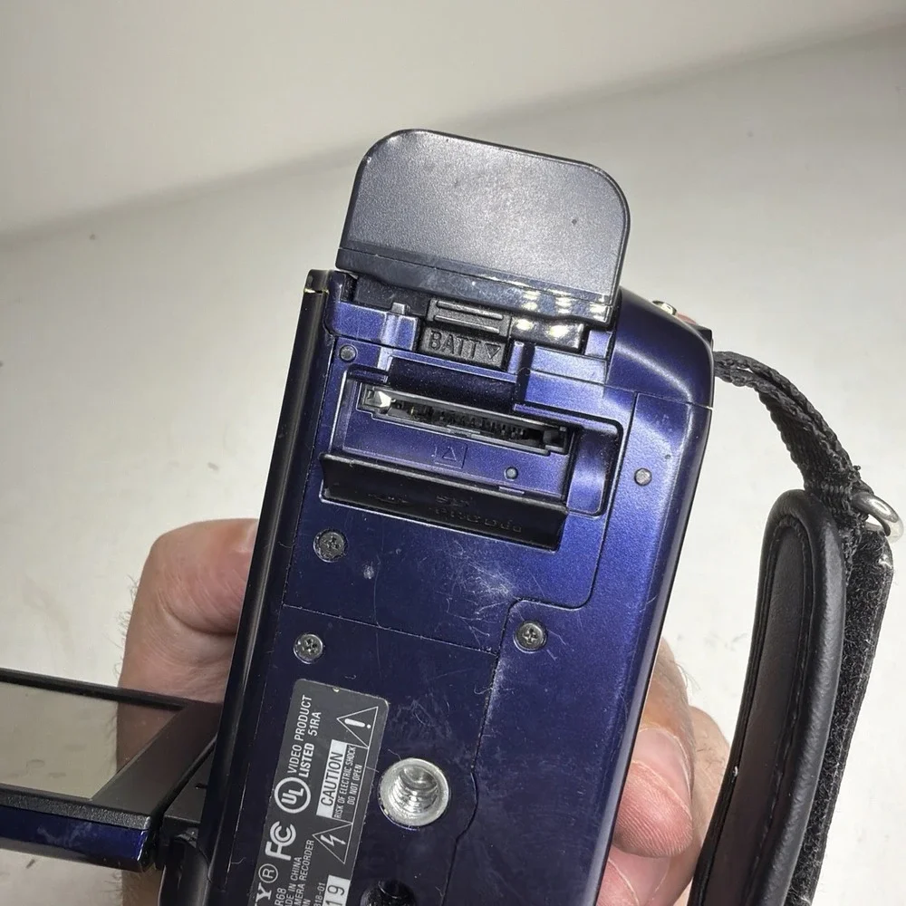 Sony DCR-SR68 Handycam Digital Camcorder Blue Untested Carl Zeiss